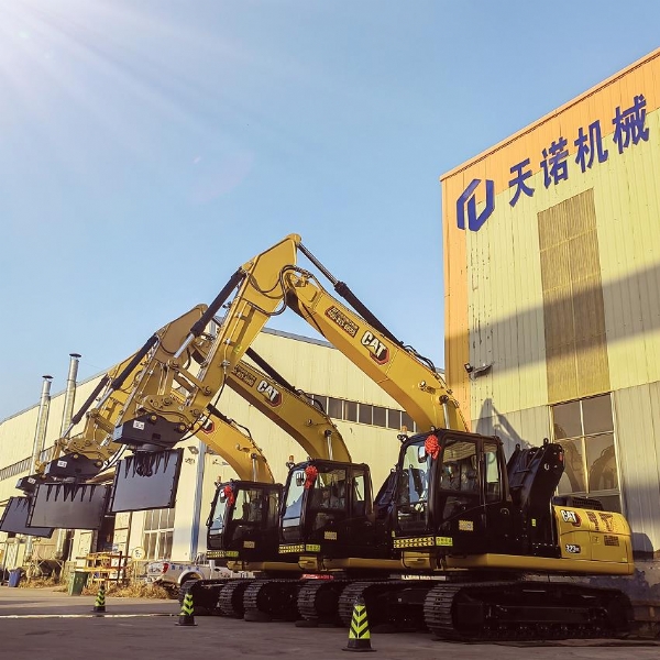 发掘机起落驾驶室视频