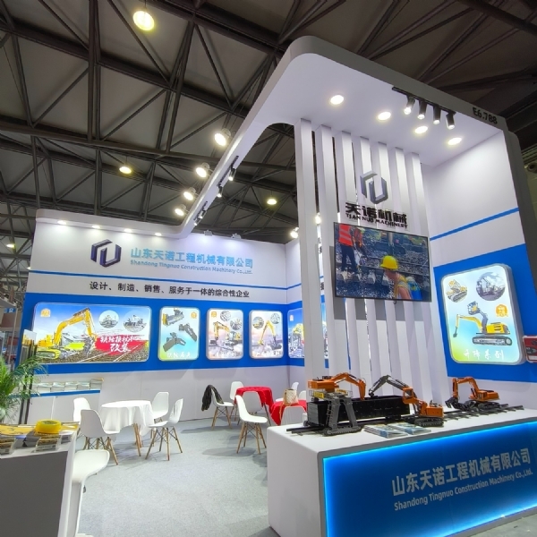 履带大长腿白底-1